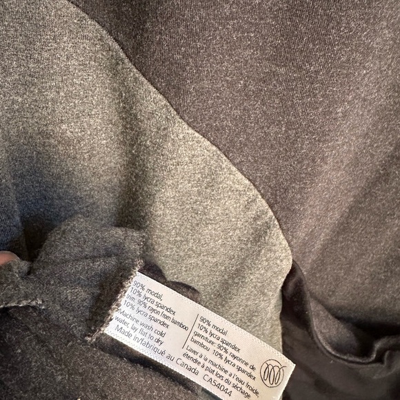 Miik Gray Tunic 3/4 length with pocket monochrome made in Canada Sustainable - Picture 4 of 5